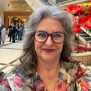 Meet your Posher, Elizabeth